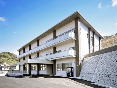 清潔感溢れる施設外観