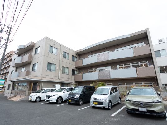 多階建ての建物外観