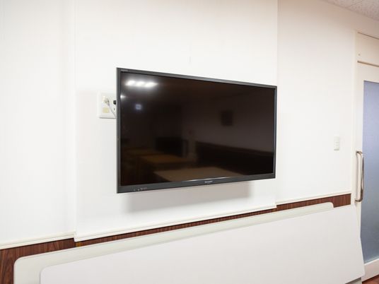 壁掛けテレビのある部屋
