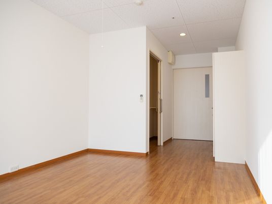 光が差し込む部屋