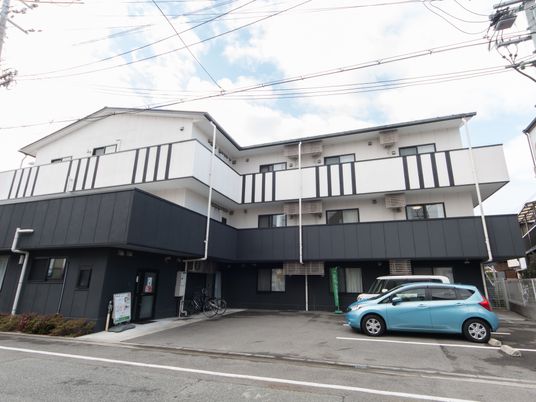 現代的な建物の外観