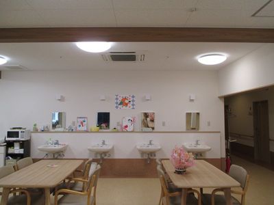 明るい洗面台の部屋