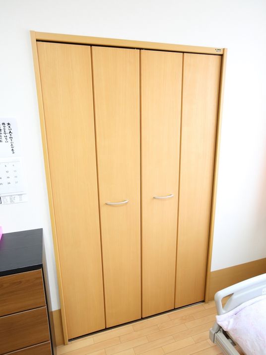 きれいな木製クローゼット