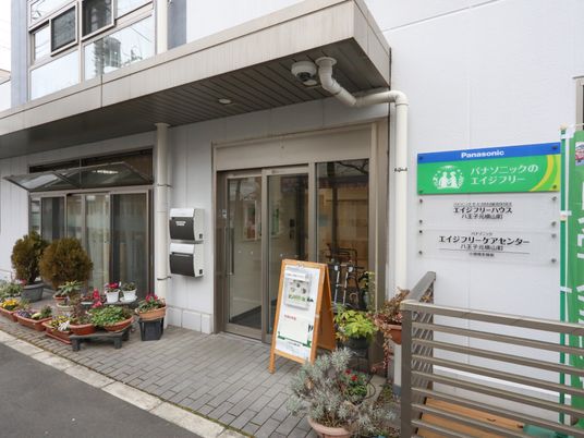 花と緑のあるエントランス