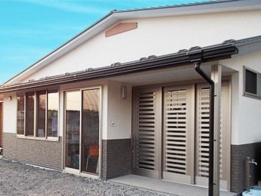 シンプルなデザインの外観