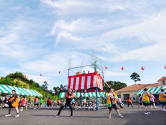 屋外のイベント風景