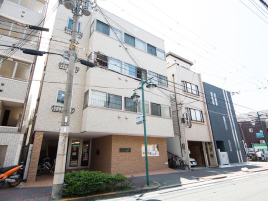 都市型建物の外観