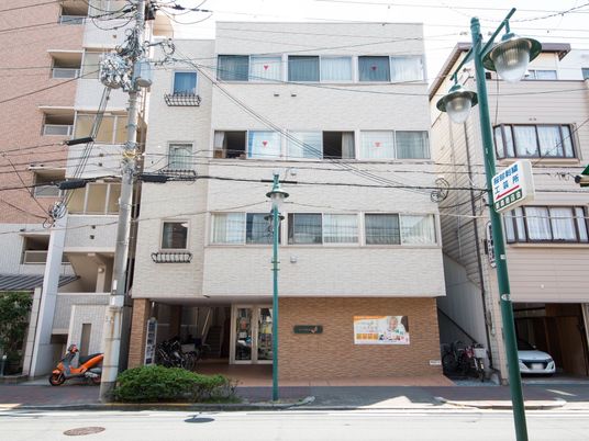 都会的な建物の外観