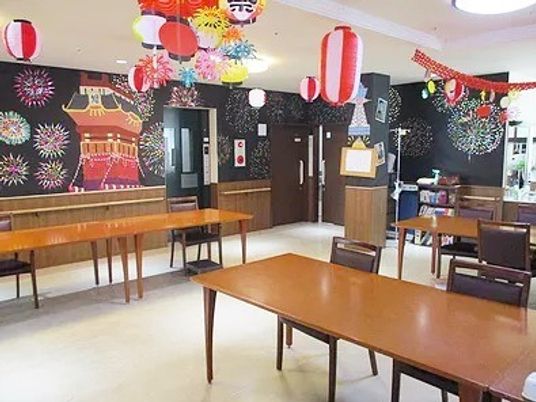 飾り付けられた施設内の部屋