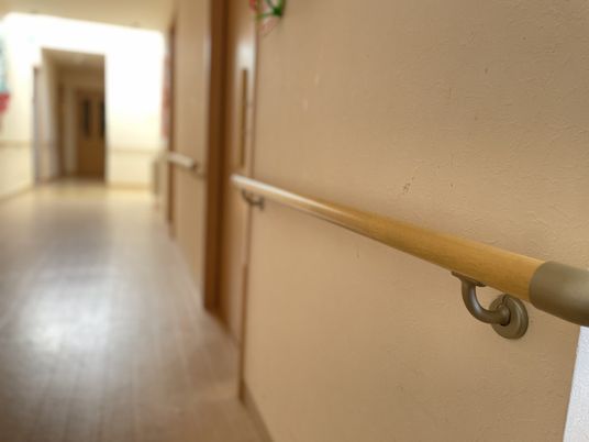 手すり付きの廊下
