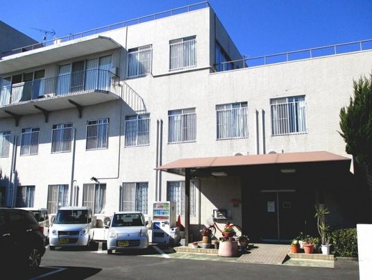 明るくて清潔な建物外観
