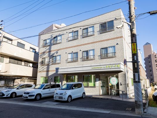 3階建ての建物外観