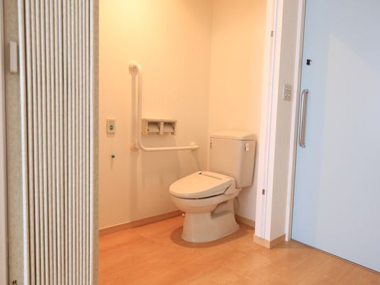 バリアフリーのトイレ設備