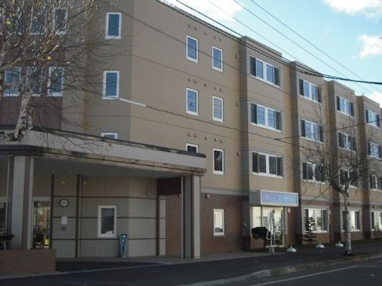 外観の建物と入口