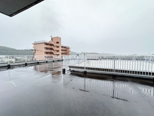 広々バルコニーの風景