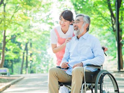 車椅子の方と散歩