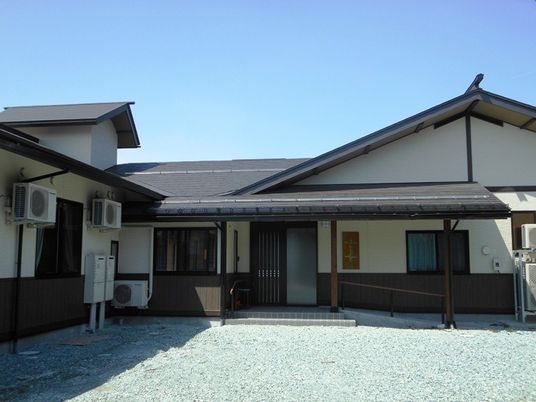 広々とした外観