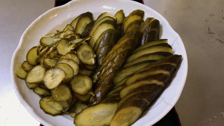 料理が載った大皿