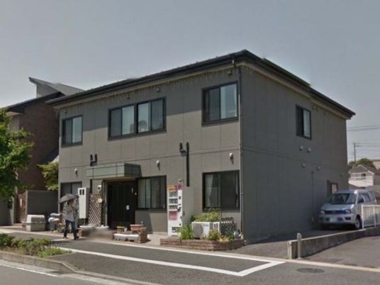 建物と入口の前景