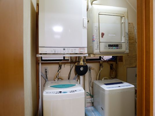洗濯機と乾燥機の設備