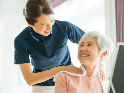 利用者と接する職員