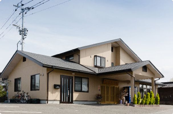 広々とした建物の外観
