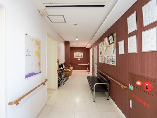 綺麗な施設の廊下
