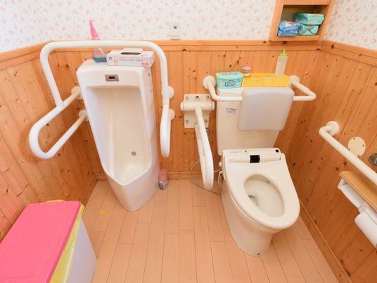 バリアフリー設計のトイレ