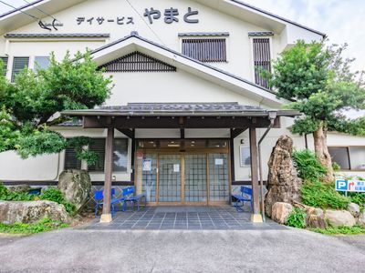 和風の外観エントランス