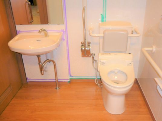 バリアフリーのトイレ設備