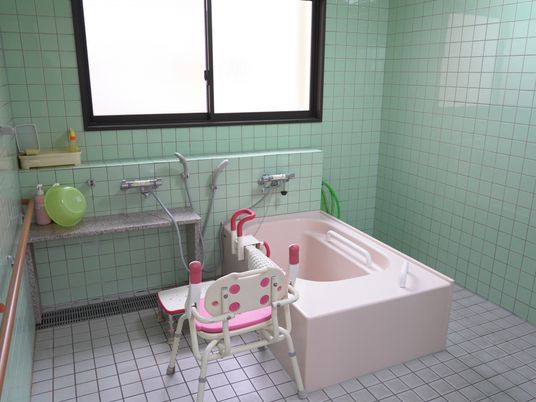 介助用設備の浴室
