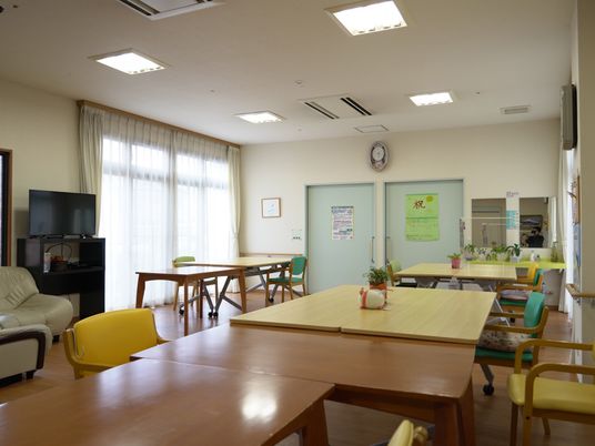 広々としたラウンジ