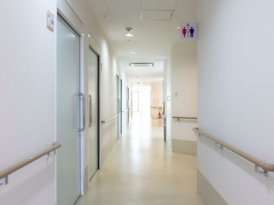 清潔な病院の廊下