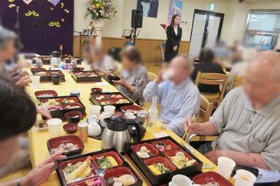 和やかなダイニングの様子