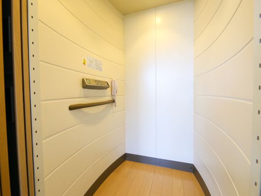 エレベーター内部の様子