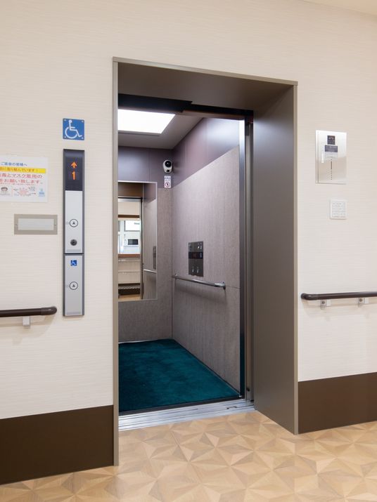 バリアフリーエレベーター設備