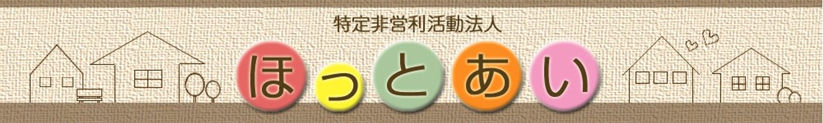 円形テーブルのある食堂