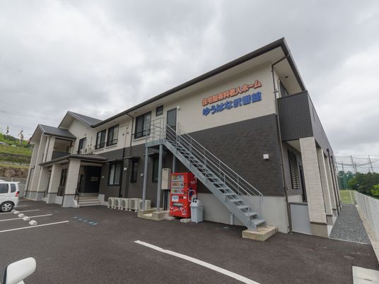 モダンな建物の外観