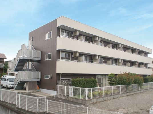 現代的な建物の外観