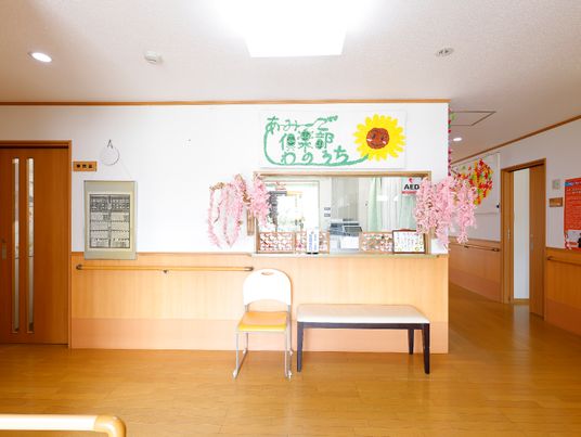 明るい受付と通路