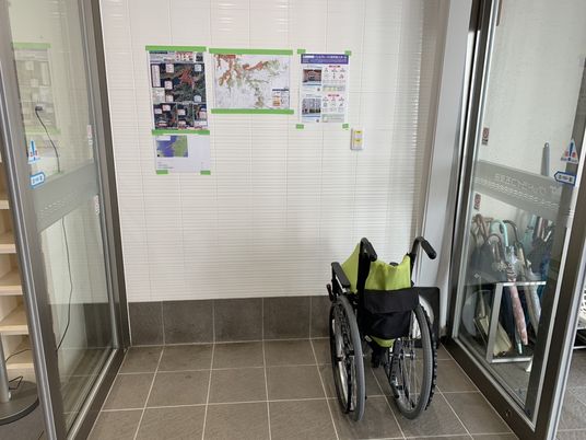 出入口の案内