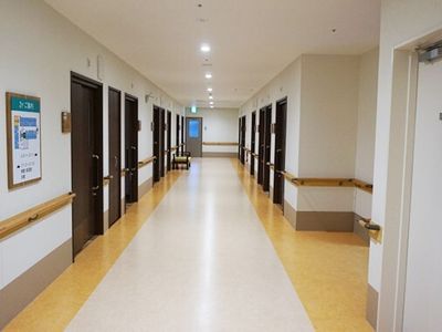 広々とした廊下の仕事環境