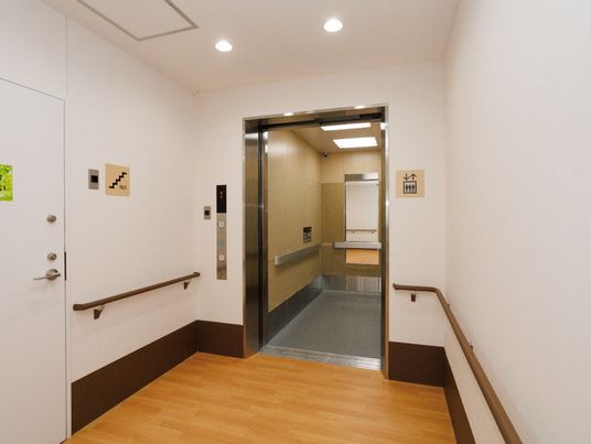 清潔な施設エレベーター