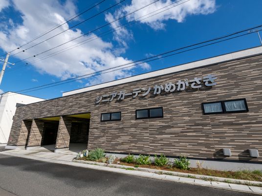 モダンな建物の外観