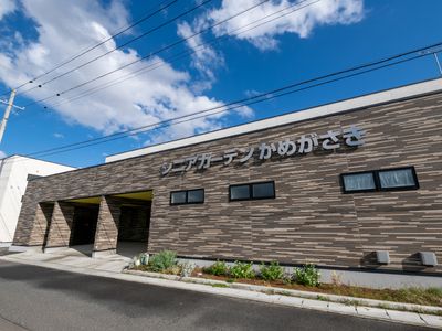 モダンな建物の外観