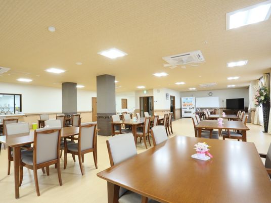 広々とした食堂空間