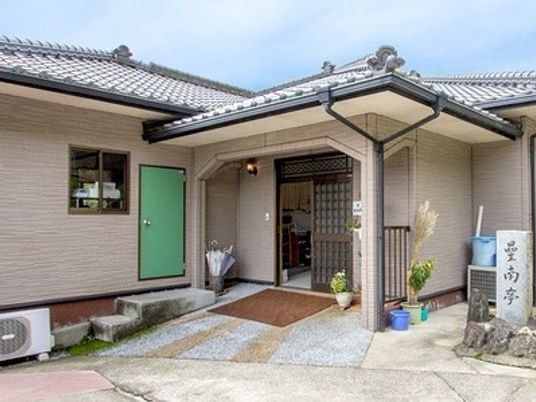 和風建築のエントランス