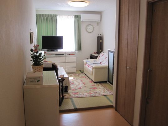 明るい和洋室の居室