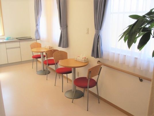 明るい居室の一角