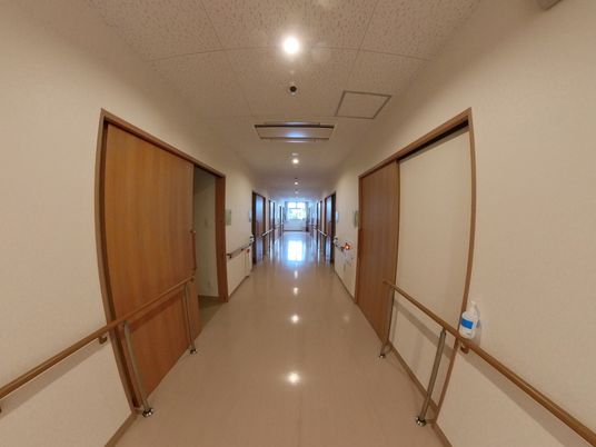 整備された施設の廊下